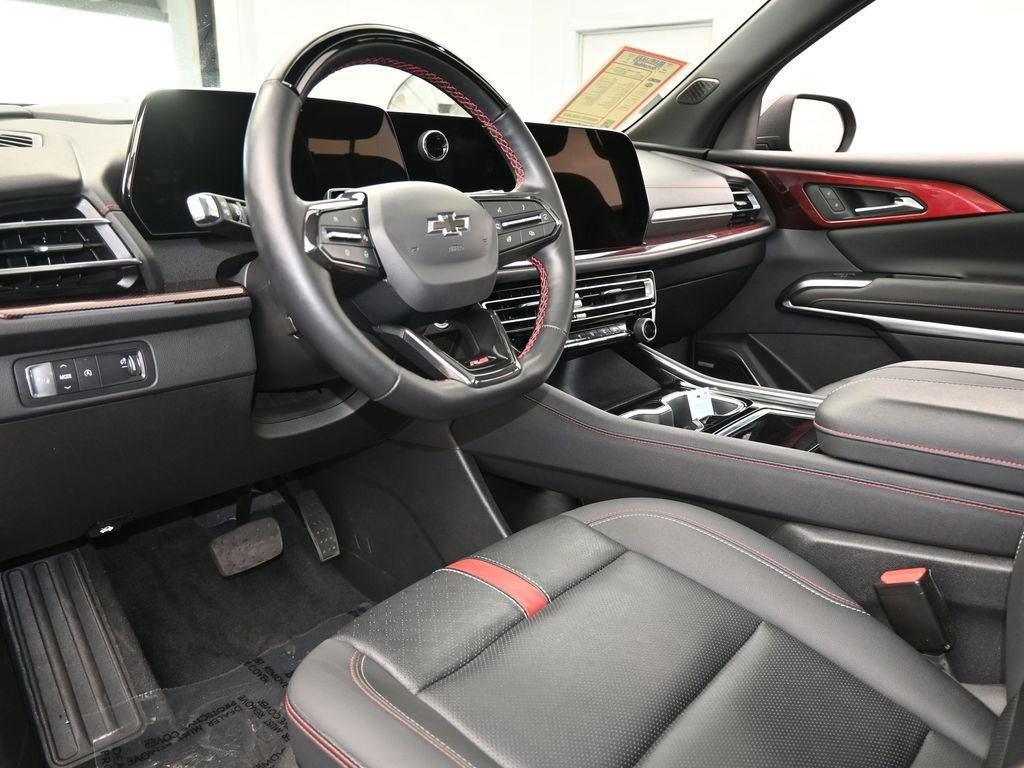 Used 2024 Chevrolet Traverse RS image 14