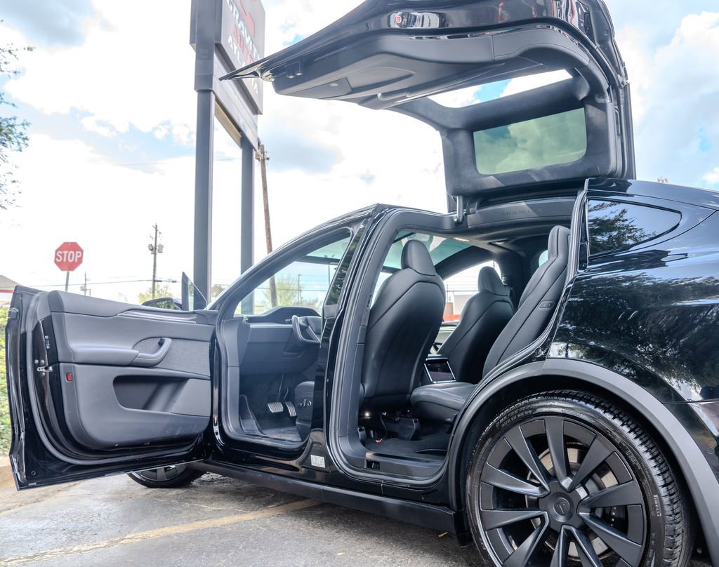 Used 2023 Tesla Model X image 21