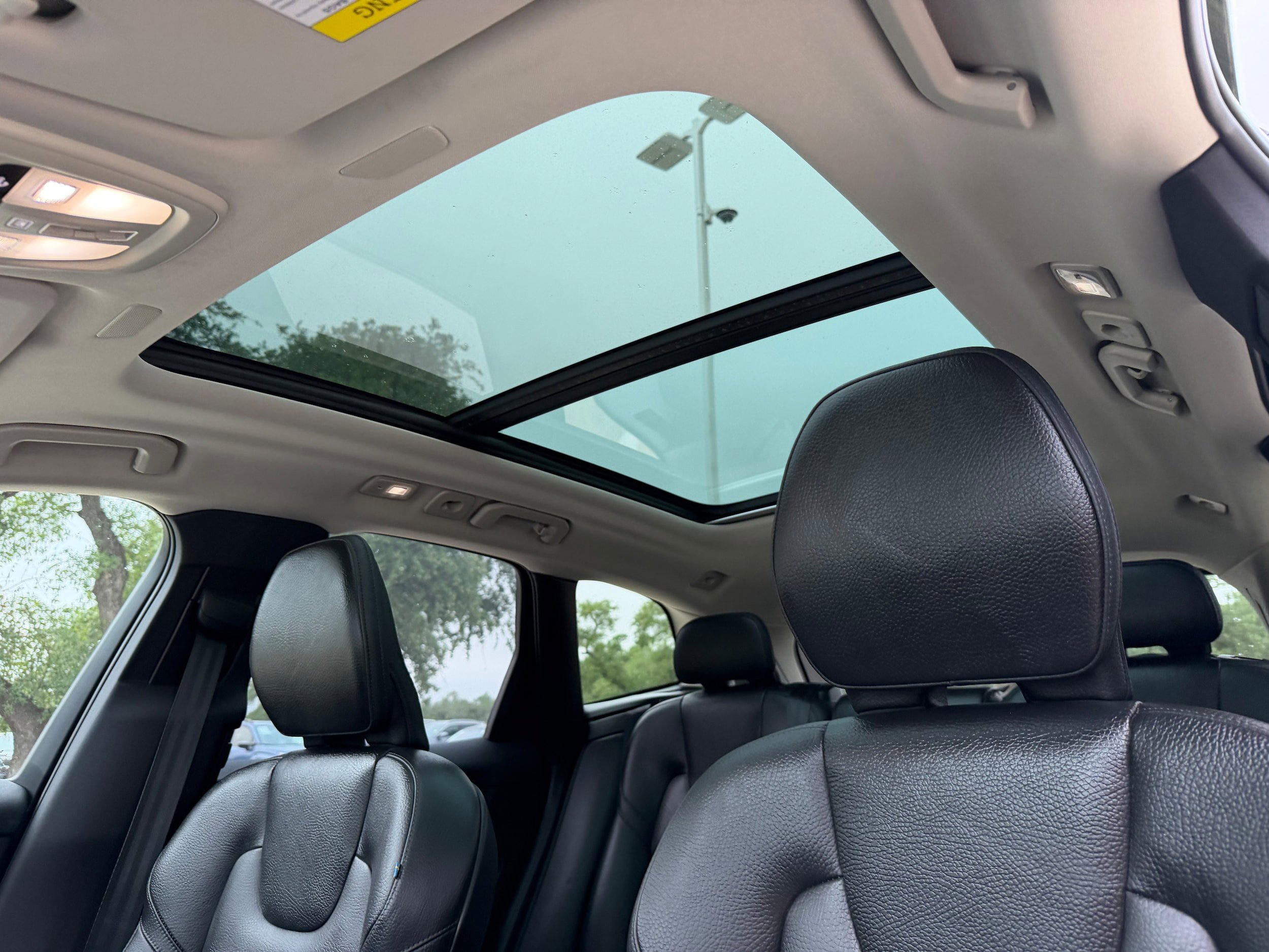 Certified 2025 Volvo XC60 B5 Plus AWD/4WD image 23