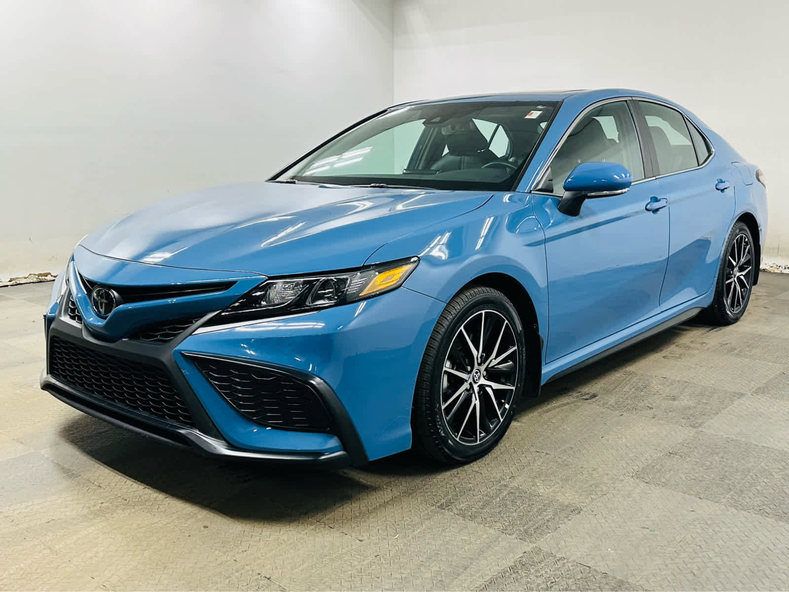 Certified 2023 Toyota Camry SE w/ Convenience Package FWD image 3