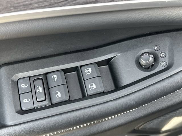 Used 2024 Jeep Grand Cherokee Limited w/ Black Appearance Package image 25