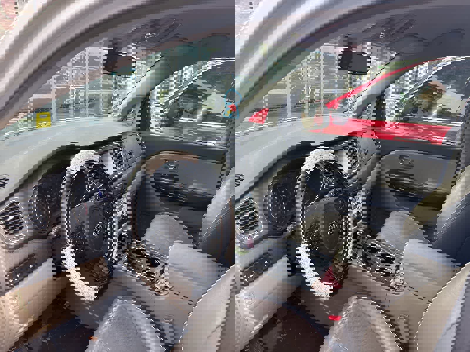 Used 2019 Kia Sedona EX image 2