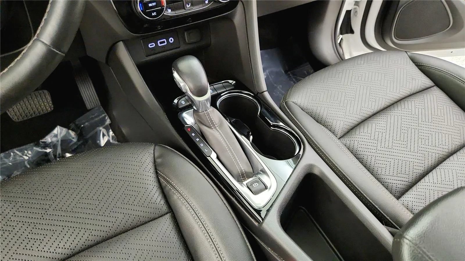 Used 2023 Buick Encore GX Essence w/ Experience Buick Package FWD image 35