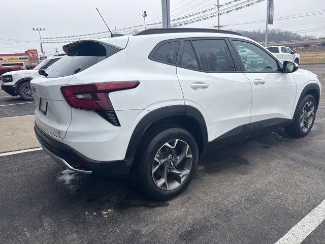 Used 2025 Chevrolet Trax LT w/ Driver Confidence Package image 3