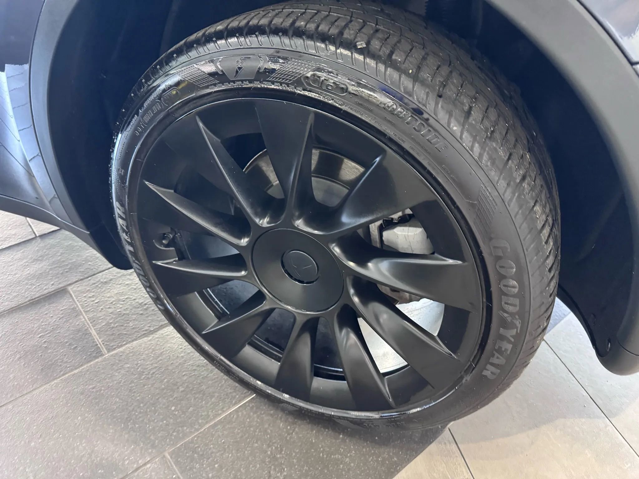 Used 2022 Tesla Model Y Long Range image 35