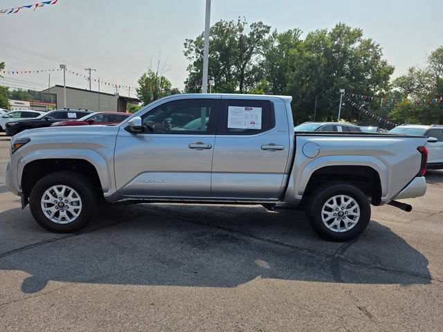 Used 2024 Toyota Tacoma SR5 AWD/4WD image 7