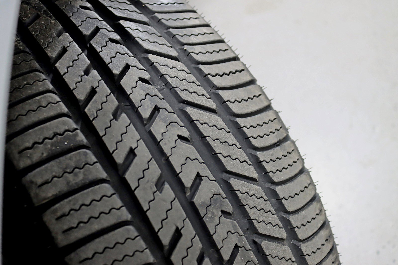 Used 2019 Jaguar F-PACE Premium image 38