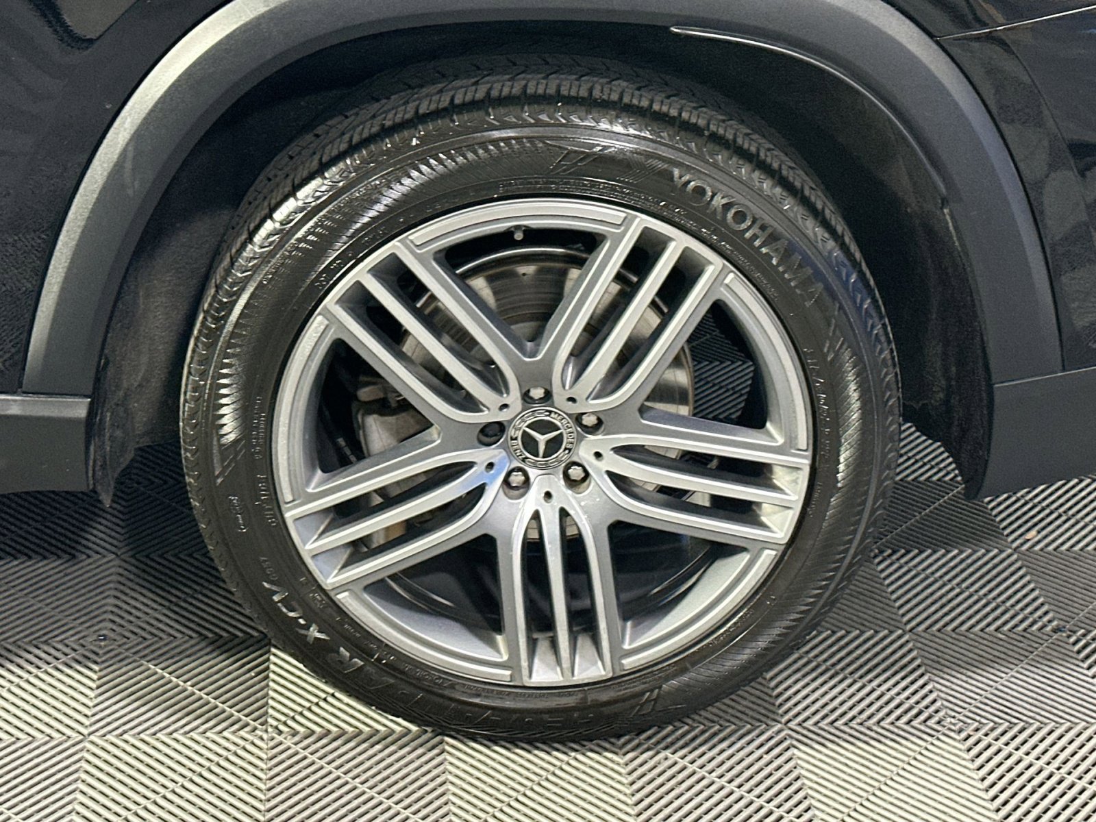 Used 2021 Mercedes-Benz GLS 450 4MATIC image 12