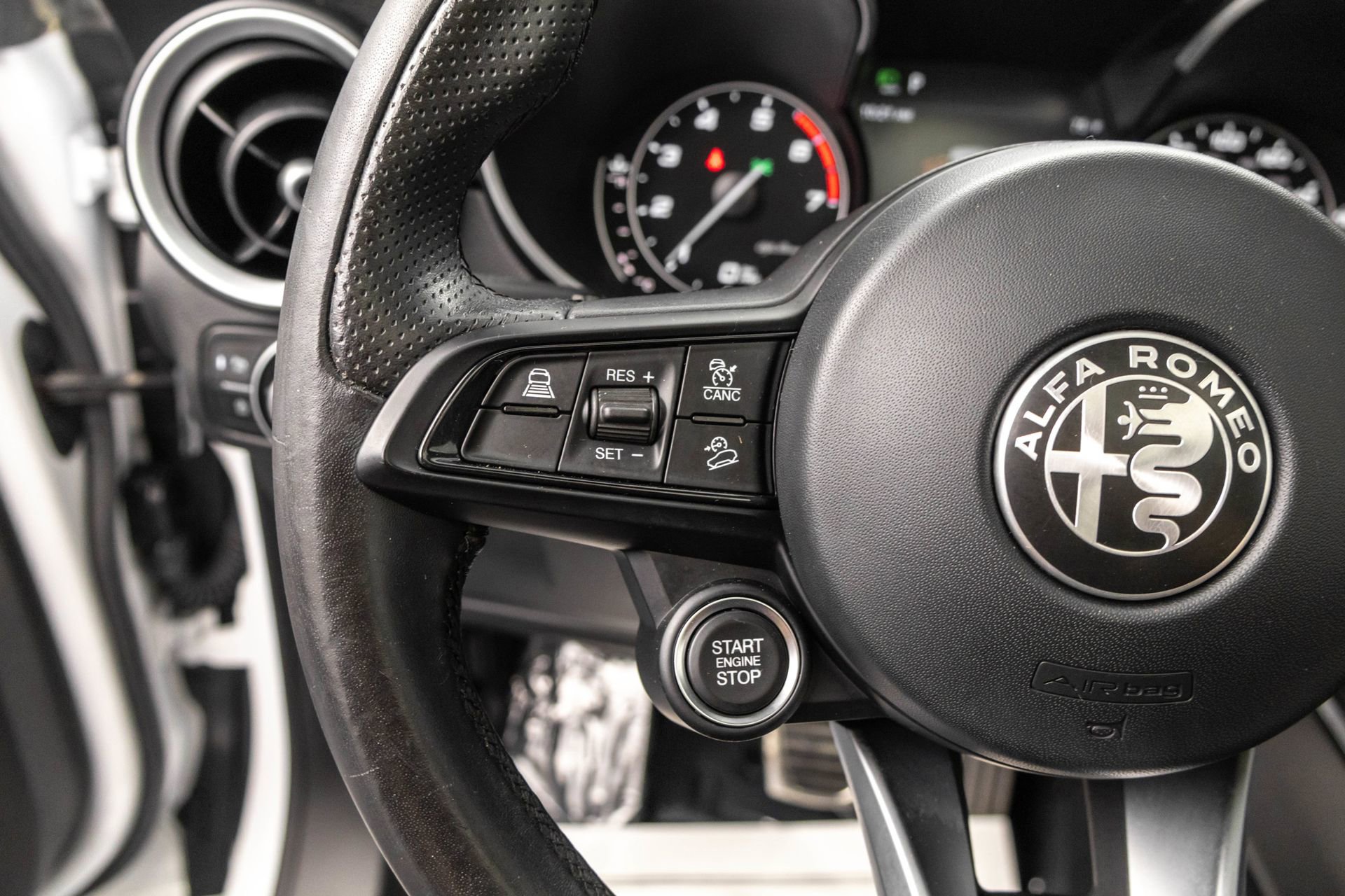 Used 2022 Alfa Romeo Stelvio Ti AWD/4WD image 18