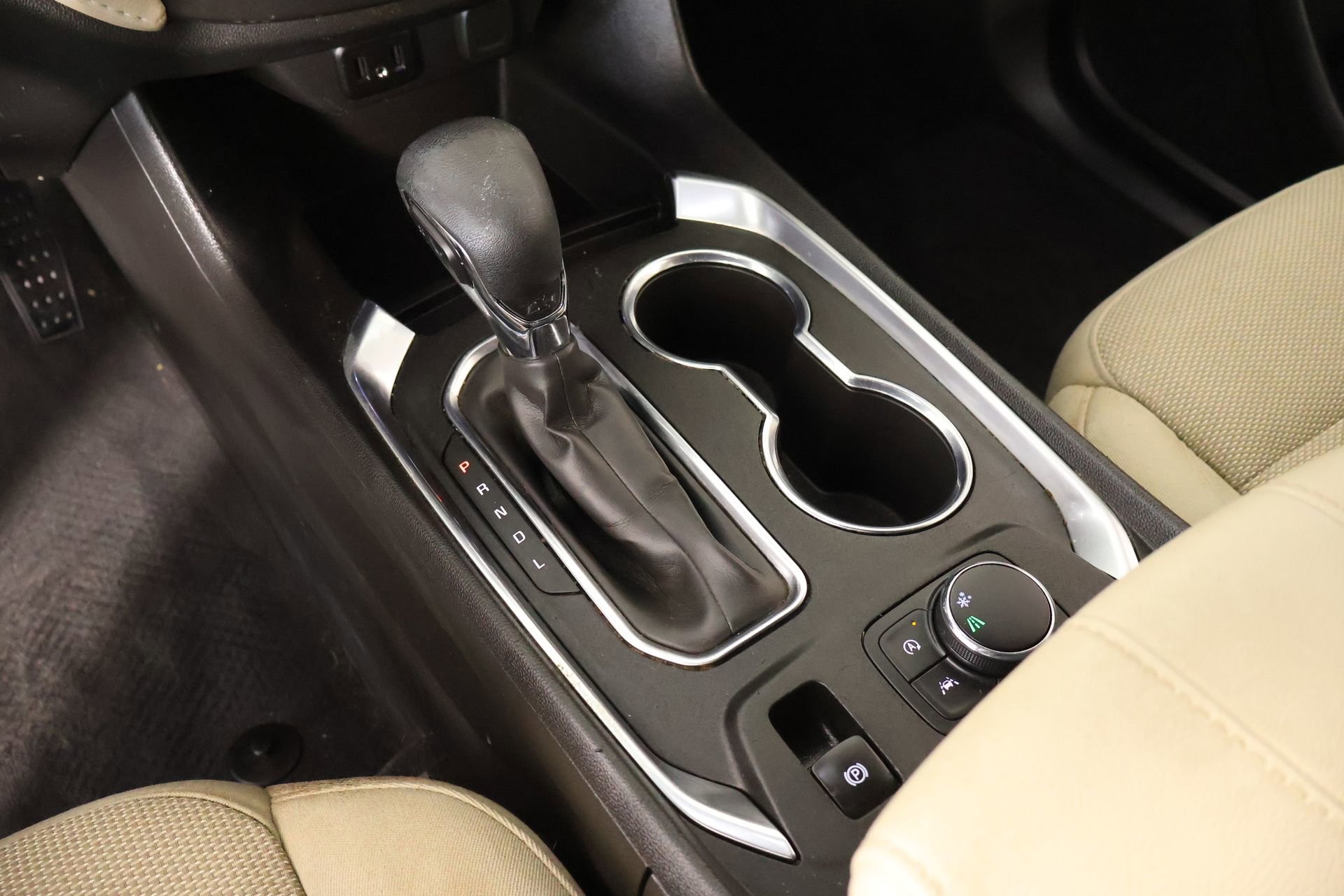 Used 2023 Chevrolet Traverse LS image 7