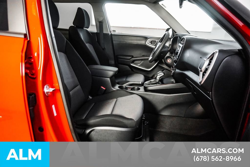 Used 2025 Kia Soul LX w/ LX Technology Package FWD image 19