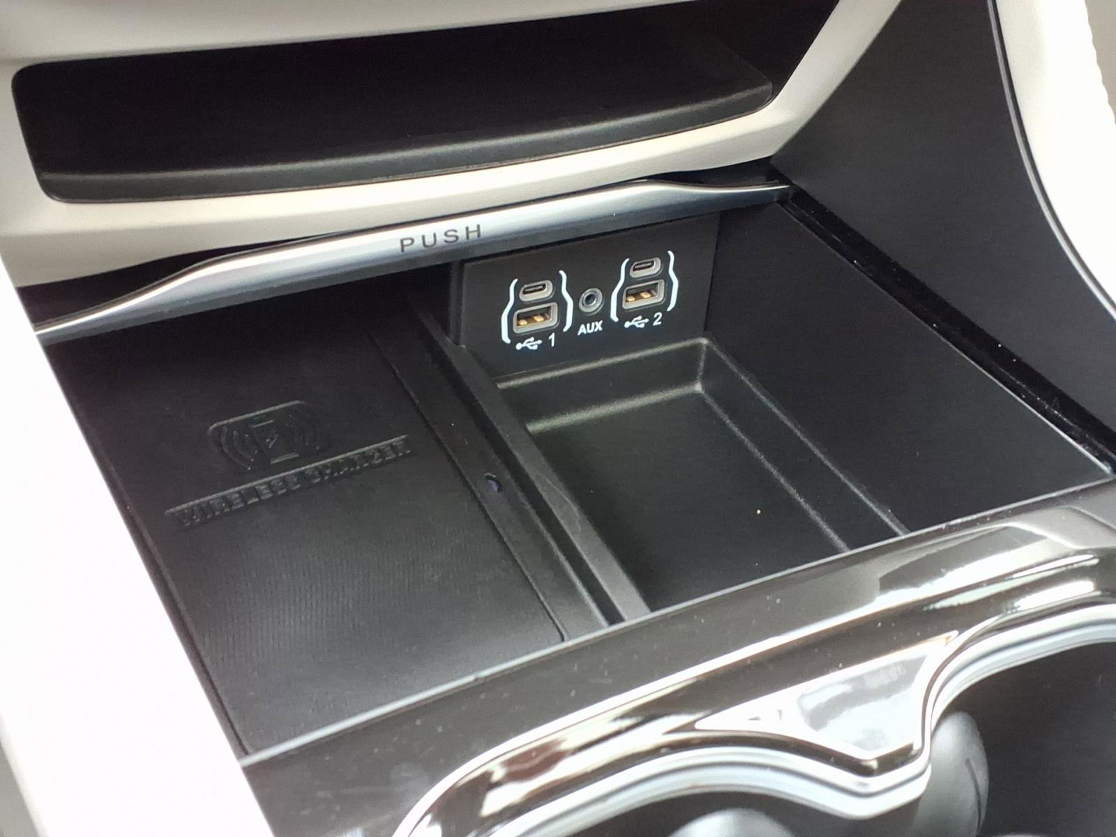 Used 2024 Chrysler Pacifica Limited image 22