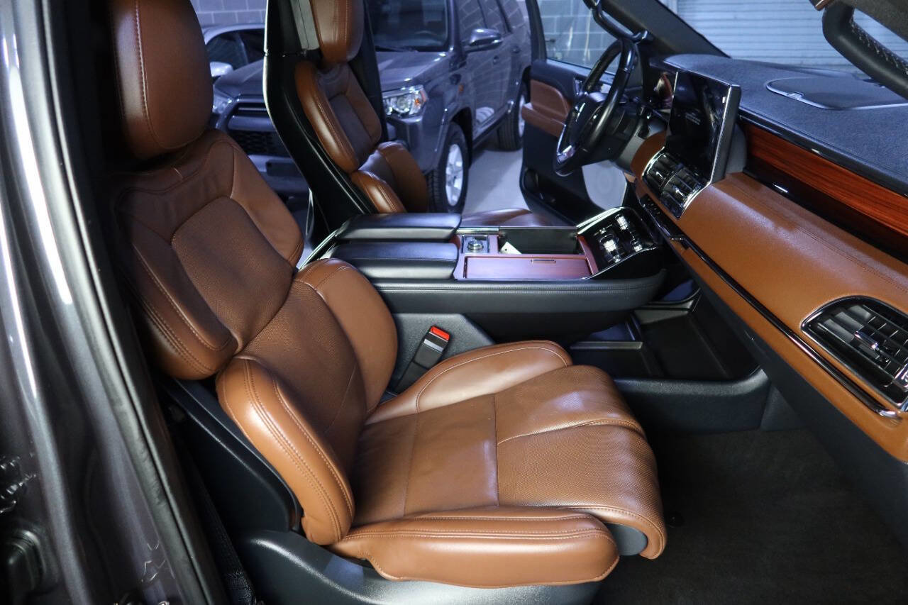 Used 2024 Lincoln Navigator Reserve image 11