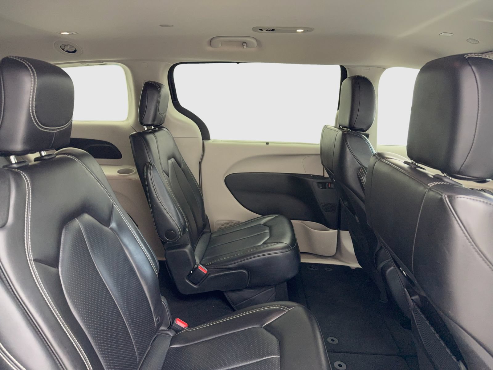 Used 2023 Chrysler Pacifica Touring-L FWD image 44