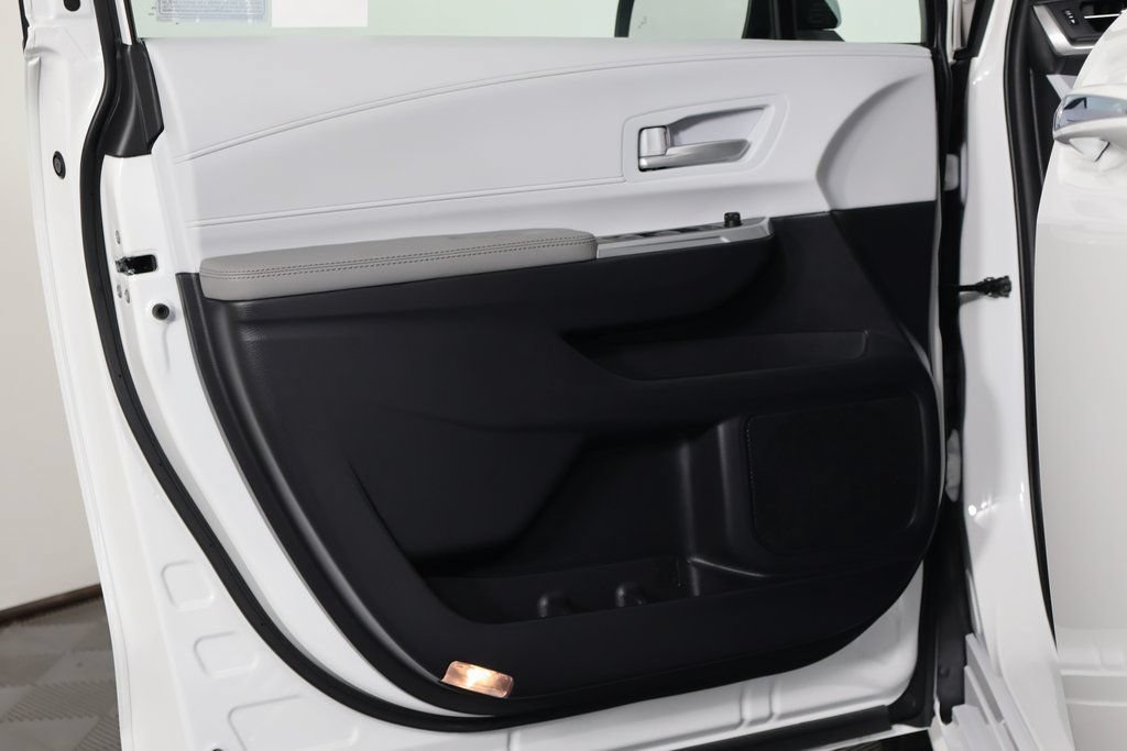 Used 2026 Toyota Sienna XLE FWD image 13