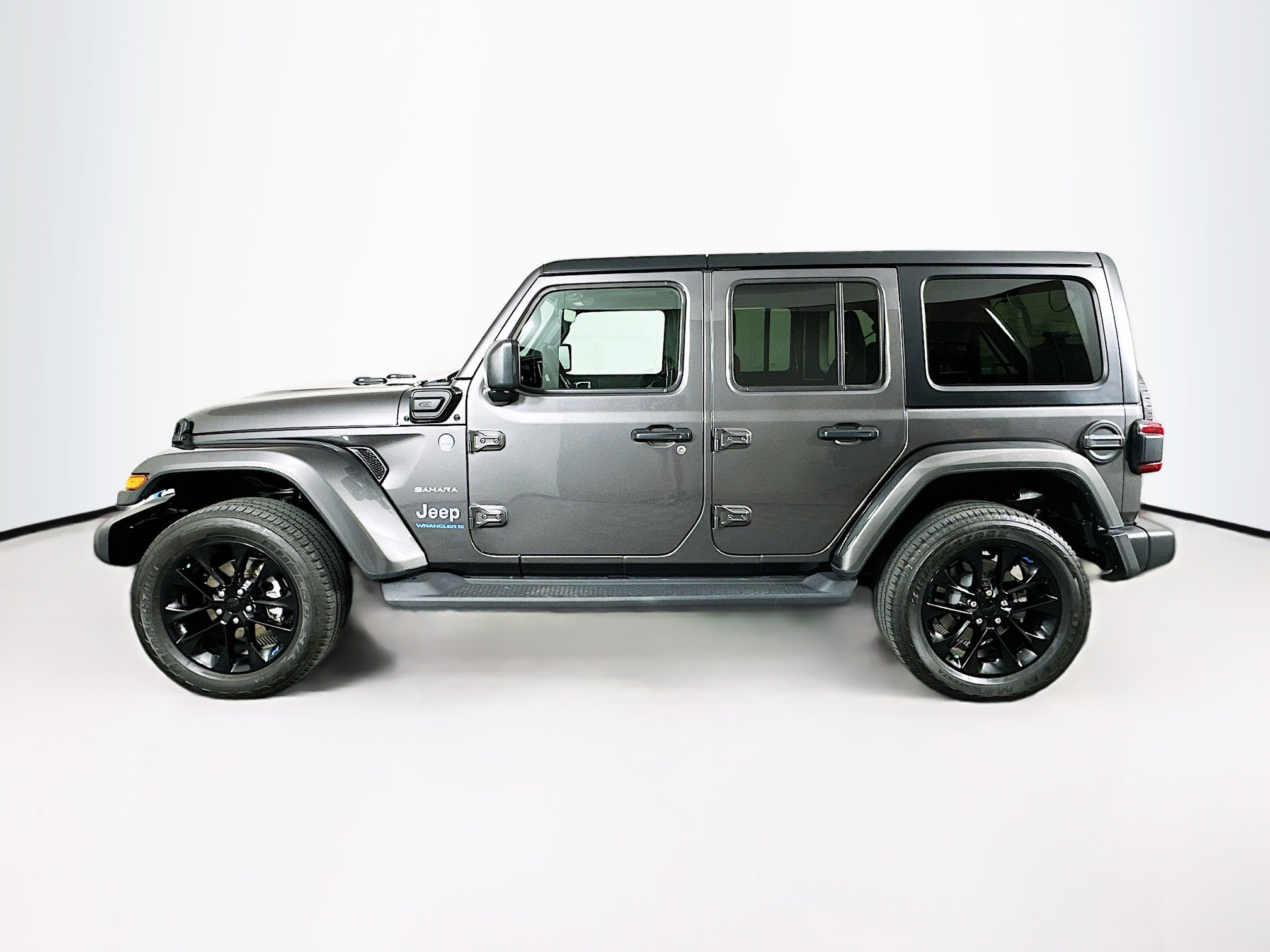 Used 2023 Jeep Wrangler Unlimited Sahara w/ Cold Weather Group AWD/4WD image 4