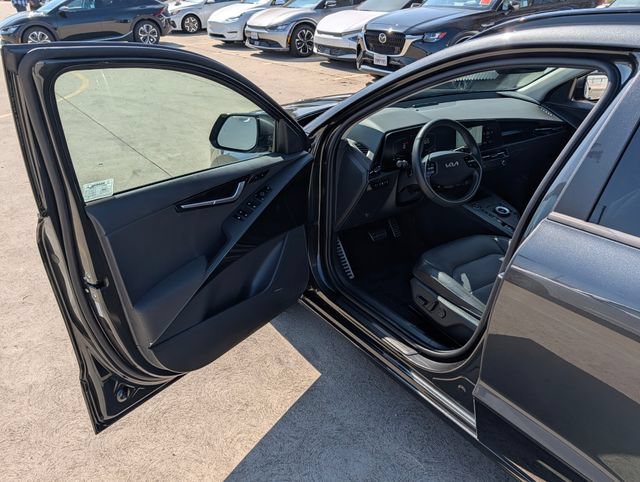 Used 2023 Kia Niro SX Touring FWD image 36