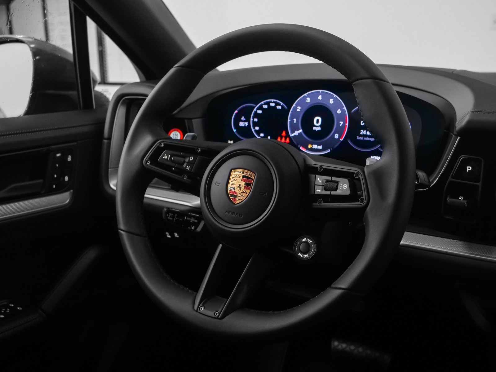 Certified 2025 Porsche Cayenne Coupe image 27