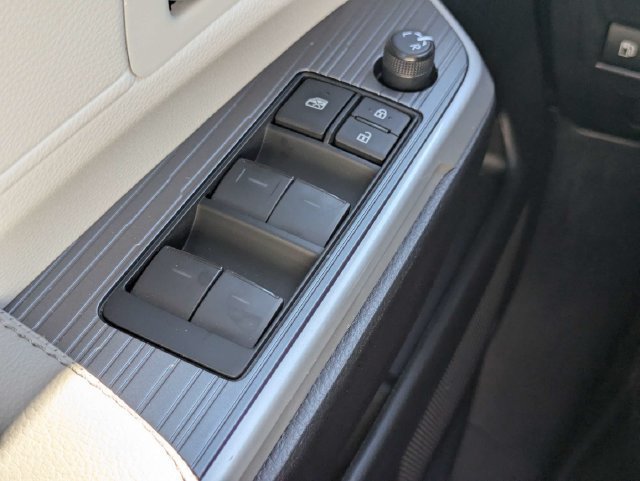 Certified 2026 Toyota Sienna XLE FWD image 28