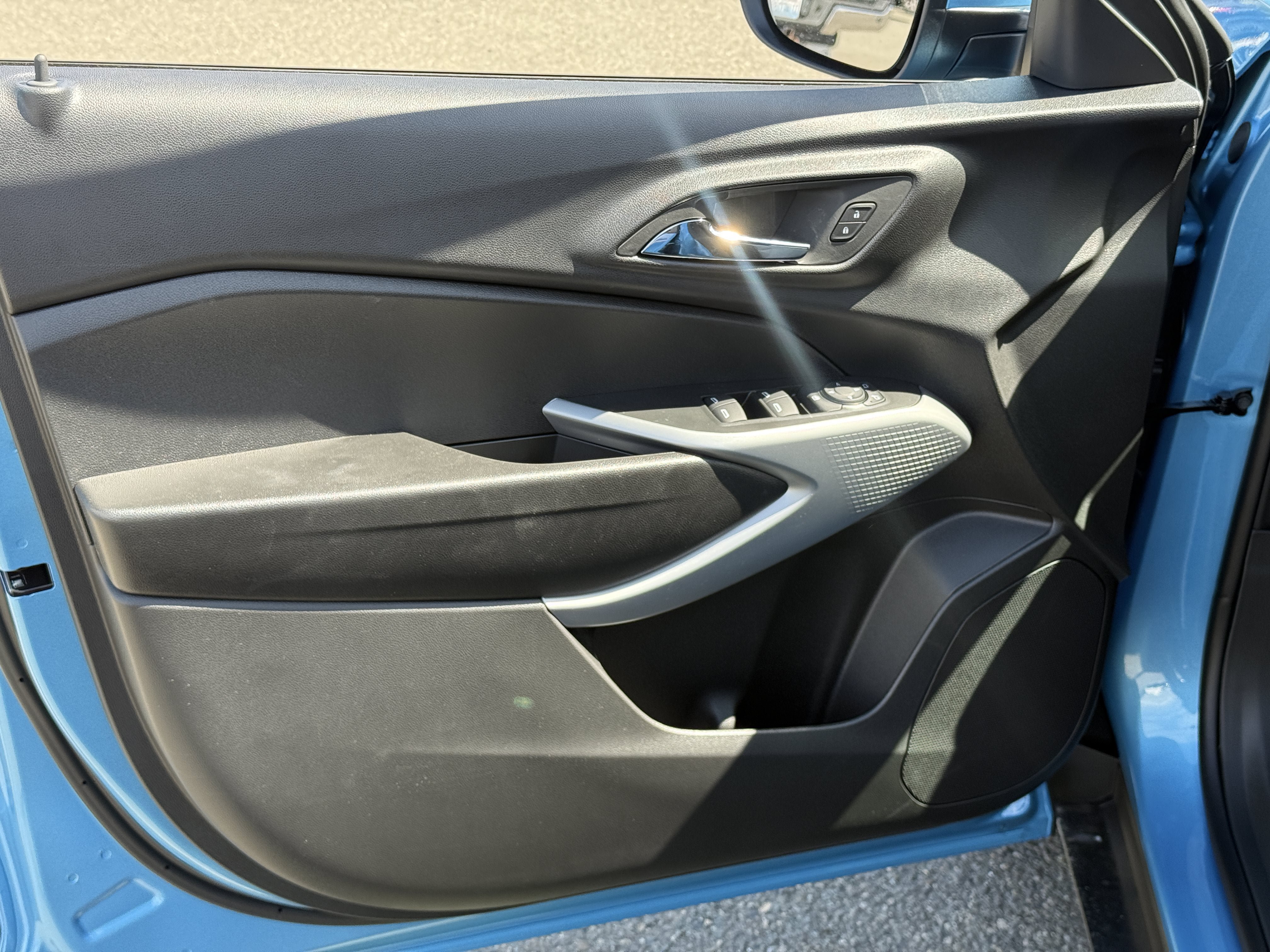 New 2026 Chevrolet Trax LS w/ LS Convenience Package FWD image 9