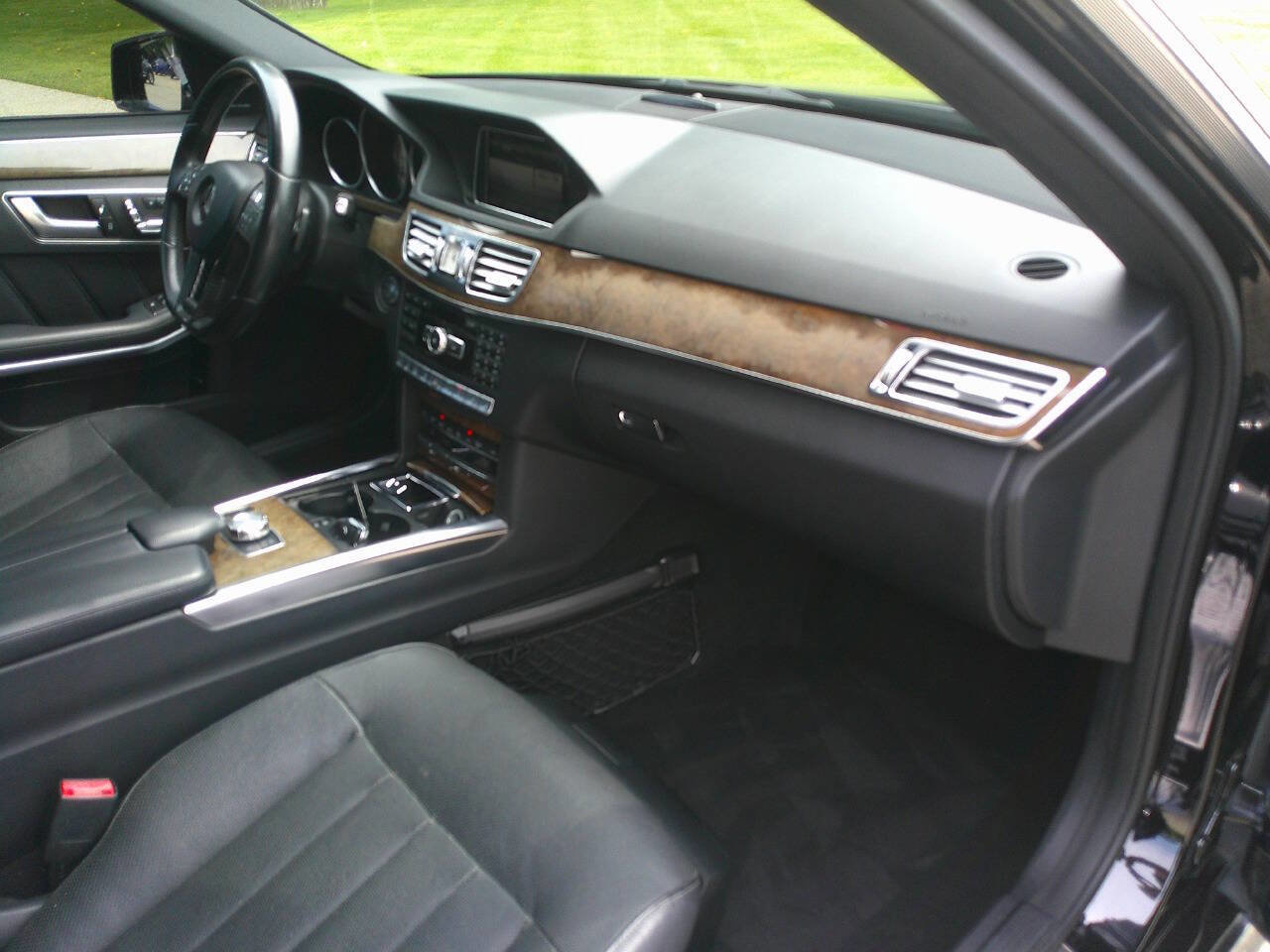 Used 2014 Mercedes-Benz E 550 4MATIC Sedan w/ Premium 1 Package image 16