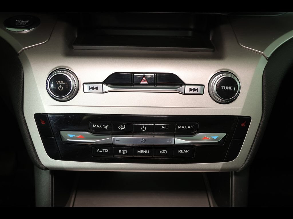 Used 2022 Ford Explorer XLT AWD/4WD image 13