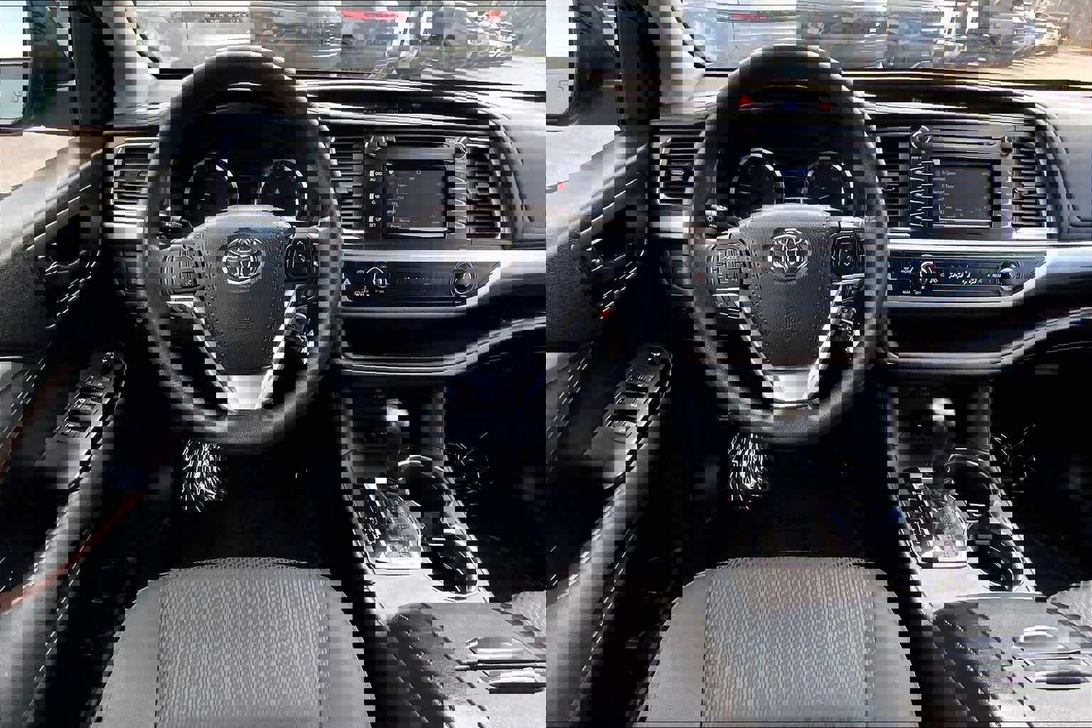 Used 2018 Toyota Highlander LE AWD/4WD image 6