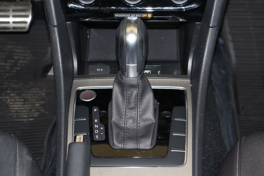 Used 2020 Volkswagen Passat 2.0T R-Line image 29