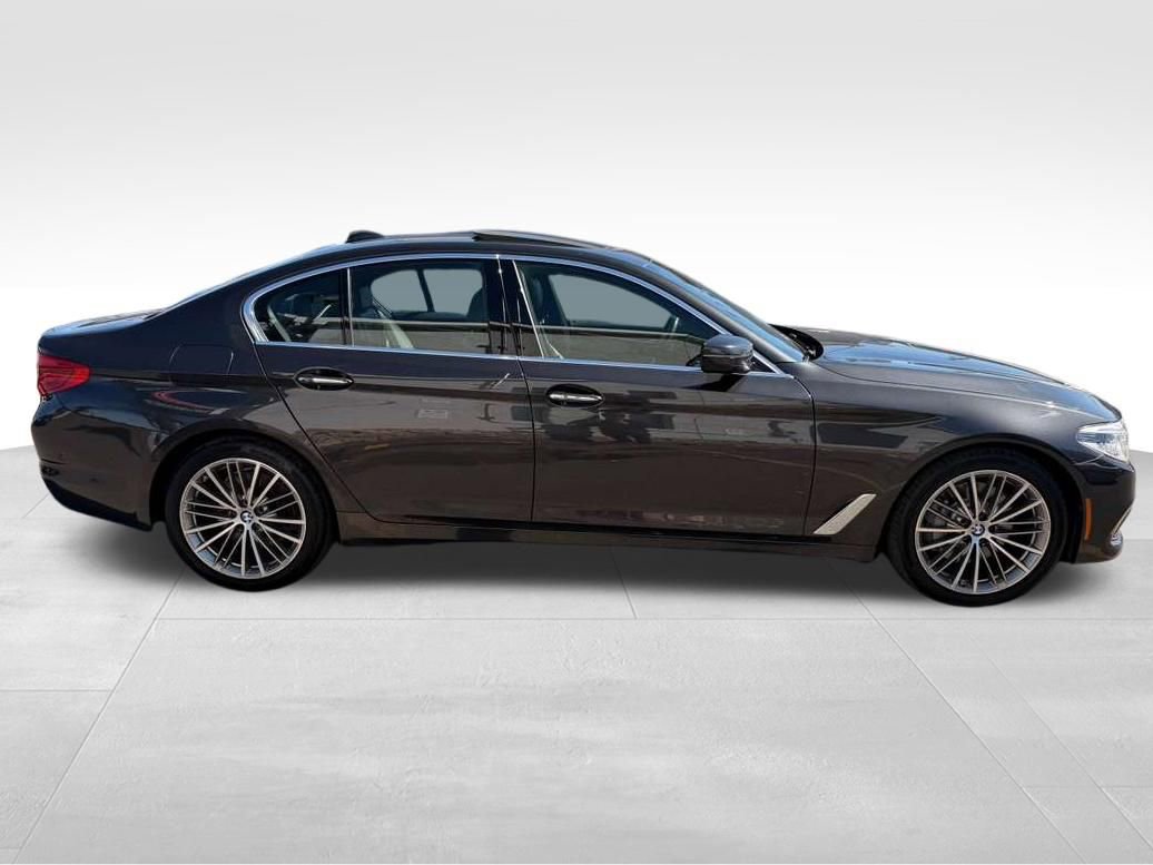 Used 2017 BMW 540i xDrive w/ Premium Package image 4