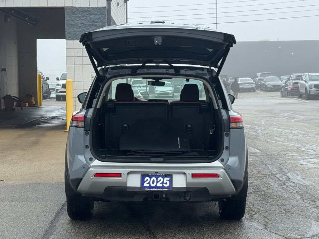 Used 2025 Nissan Pathfinder Platinum image 32