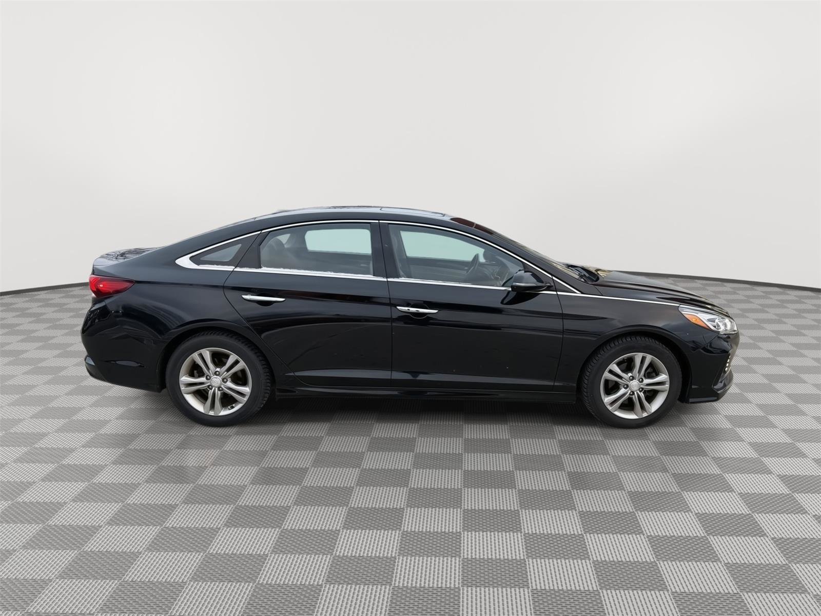 Used 2018 Hyundai Sonata Limited w/ Cargo Package image 7