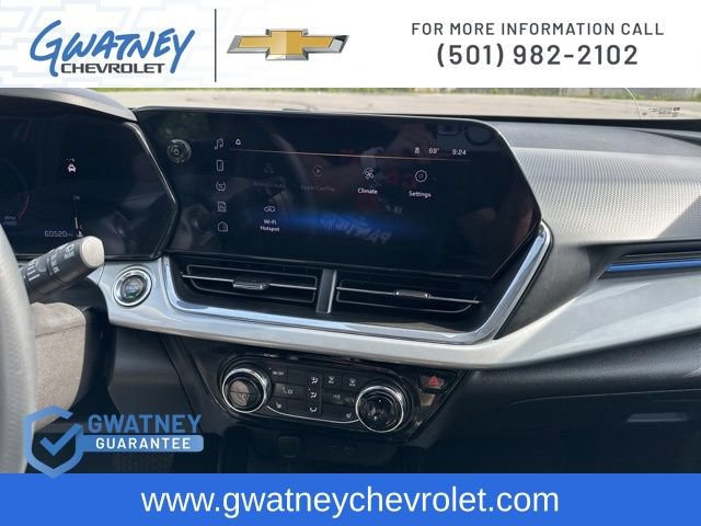Used 2025 Chevrolet Trax LT w/ LT Convenience Package FWD image 17