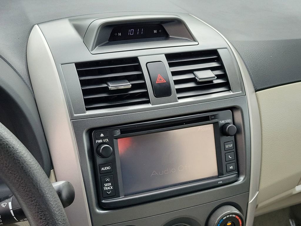 Used 2013 Toyota Corolla LE image 27