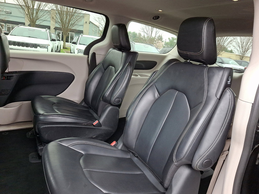 Used 2023 Chrysler Pacifica Touring-L image 20