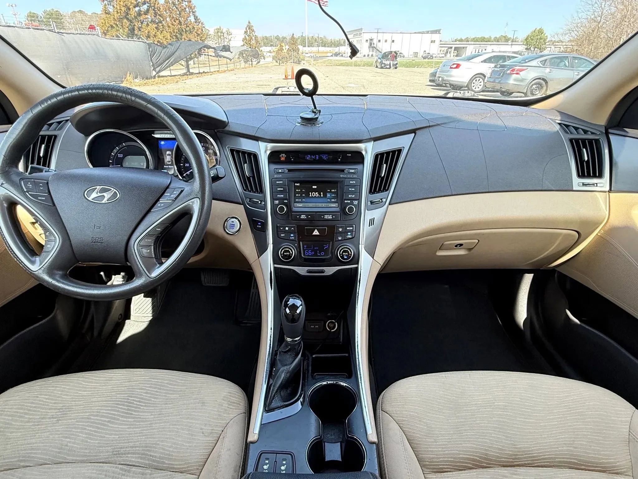 Used 2015 Hyundai Sonata Hybrid image 3