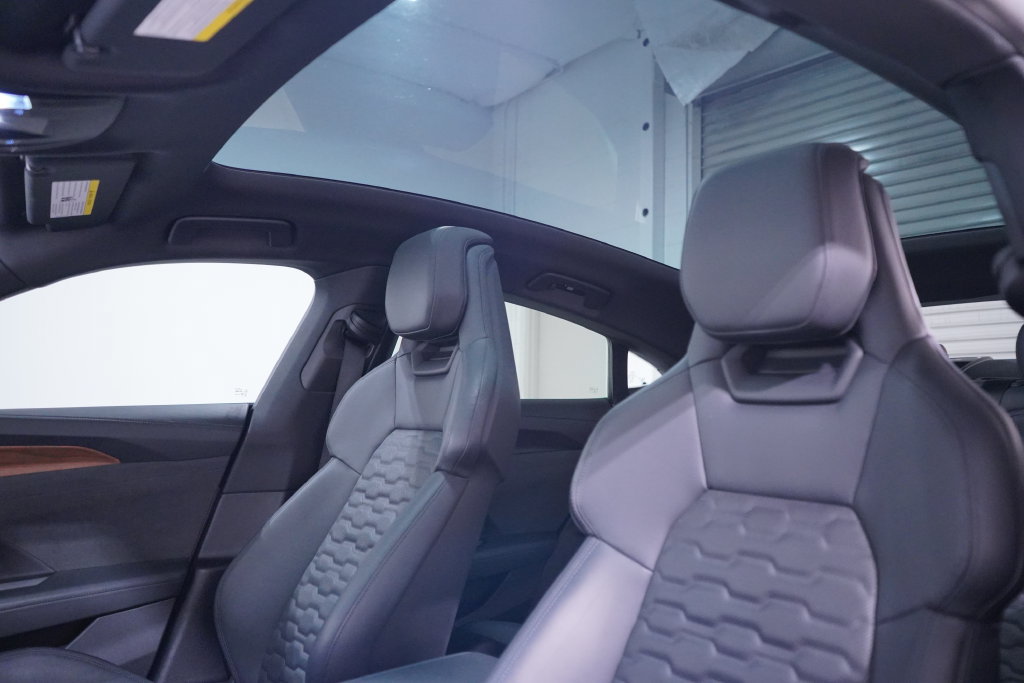 Used 2023 Audi e-tron GT Premium Plus AWD/4WD image 9