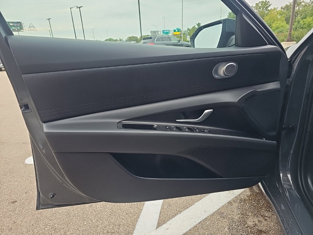 New 2026 Hyundai Elantra SE FWD image 10