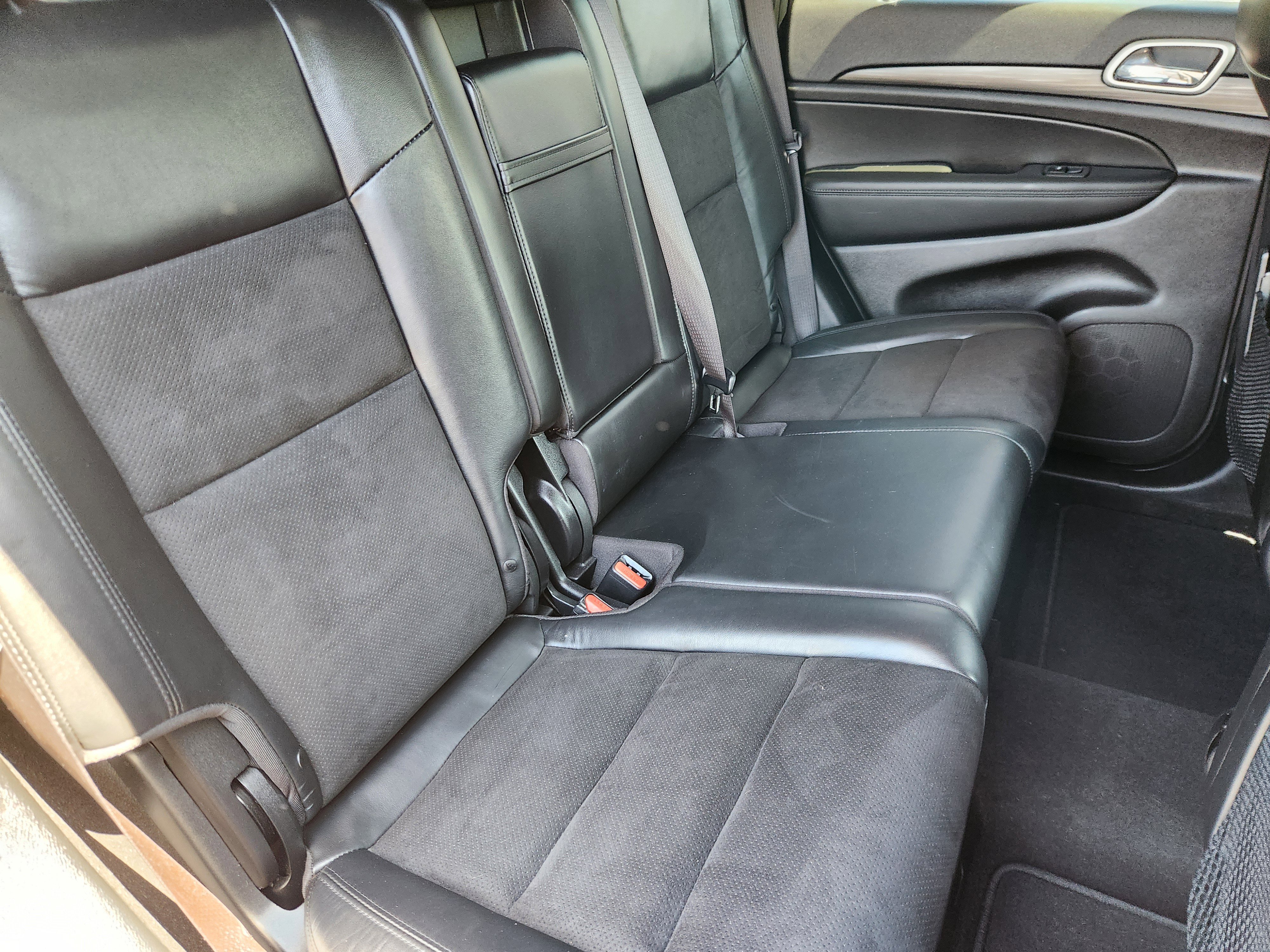 Used 2020 Jeep Grand Cherokee Laredo w/ Laredo X Package RWD image 16