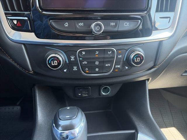 Used 2020 Chevrolet Traverse LT w/ LT Premium Package AWD/4WD image 19