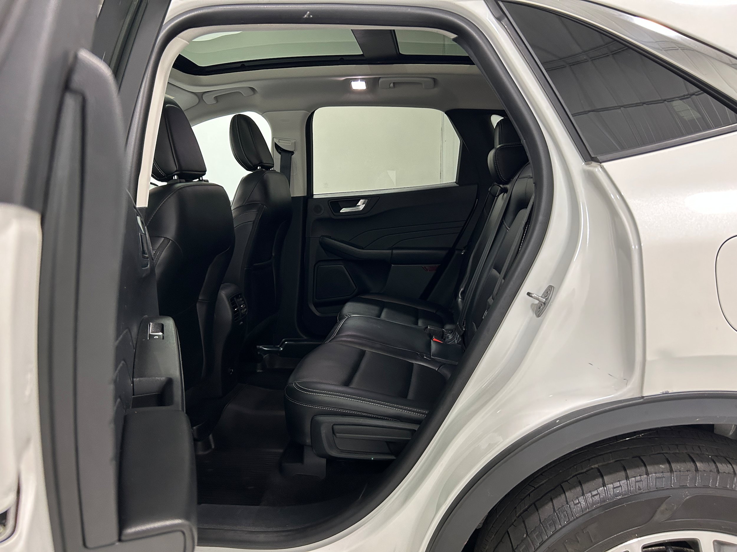 Used 2021 Ford Escape SEL w/ Technology Package AWD/4WD image 29