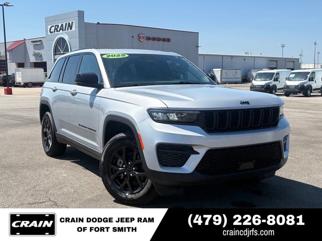 Used 2025 Jeep Grand Cherokee Altitude