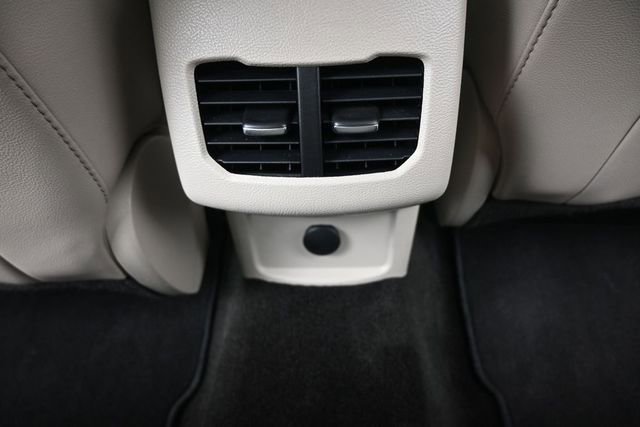 Used 2017 Ford Fusion SE w/ Fusion SE Technology Package FWD image 27