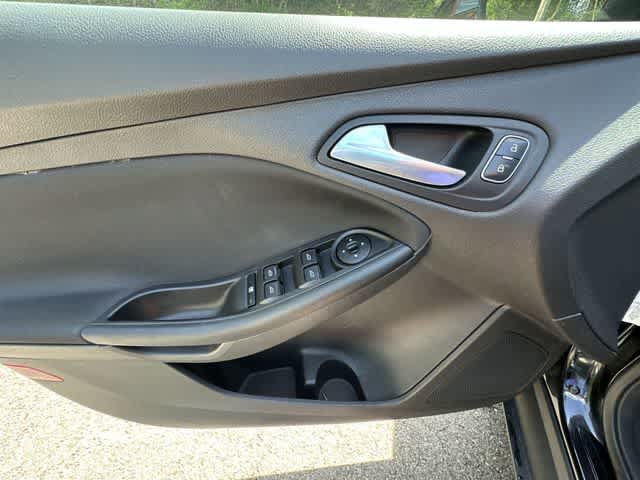 Used 2018 Ford Focus SE FWD image 15