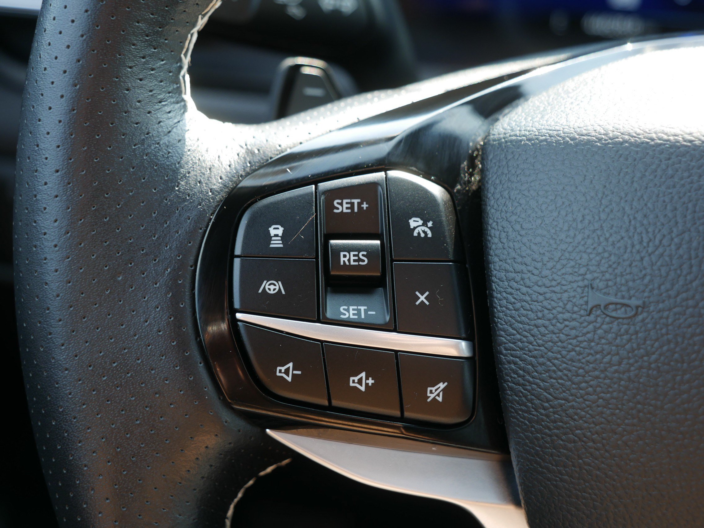 Used 2022 Ford Explorer ST w/ ST Street Pack AWD/4WD image 31