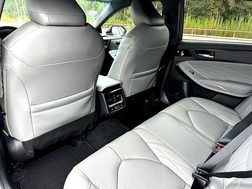 Used 2022 Toyota Avalon Limited w/ Advanced Safety Package FWD image 20