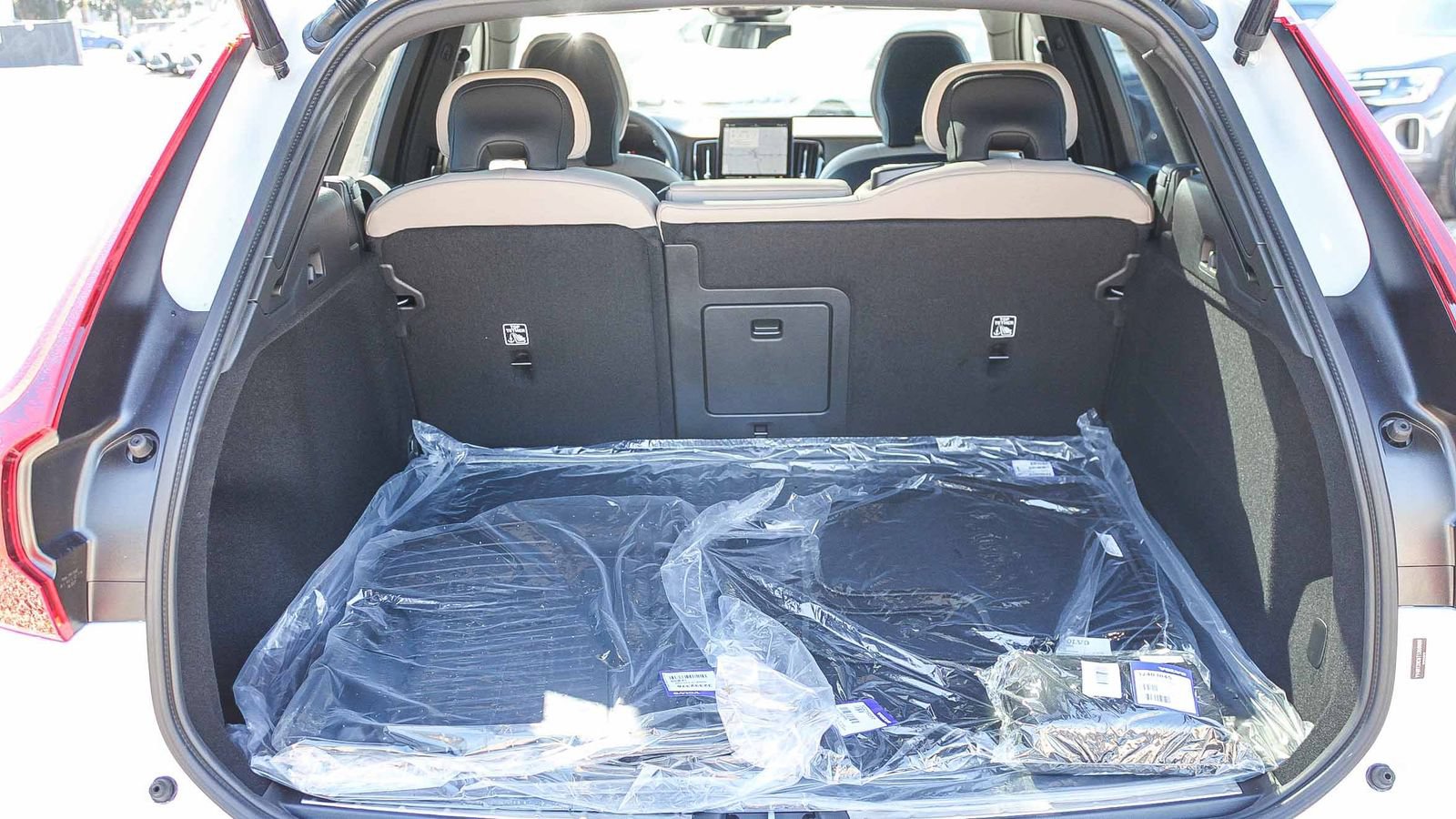 New 2026 Volvo XC60 B5 Plus w/ Protection Package Premier AWD/4WD image 11