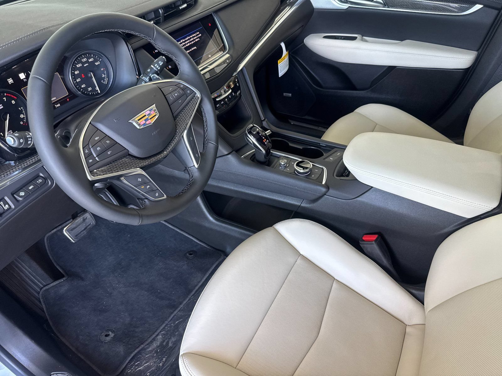 New 2025 Cadillac XT5 Sportv w/ Technology Package AWD/4WD image 9