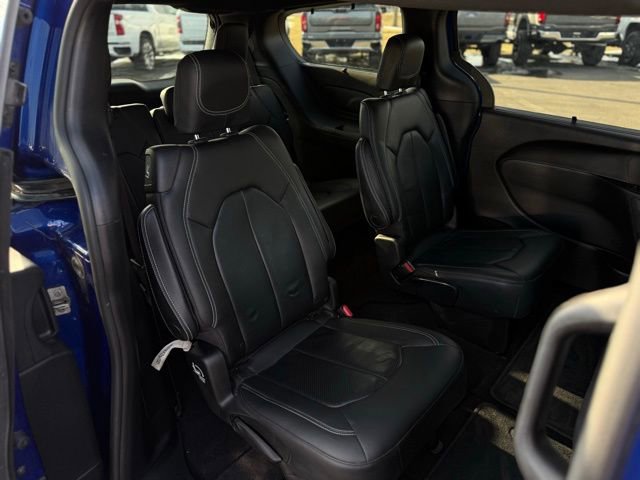 Used 2020 Chrysler Pacifica Touring-L w/ Advanced Safetytec Group image 20