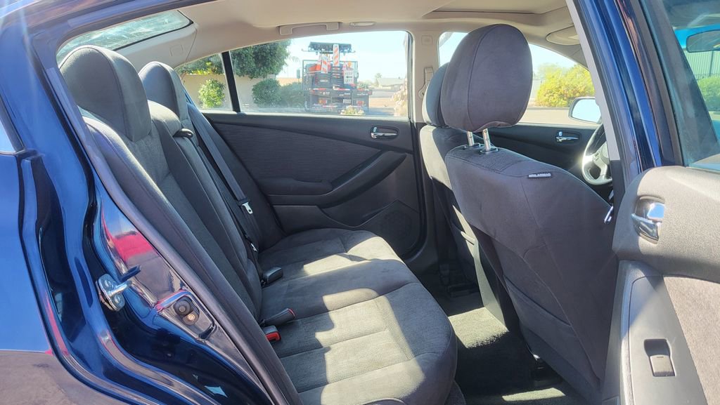 Used 2011 Nissan Altima 3.5 SR w/ Sport Pkg image 19