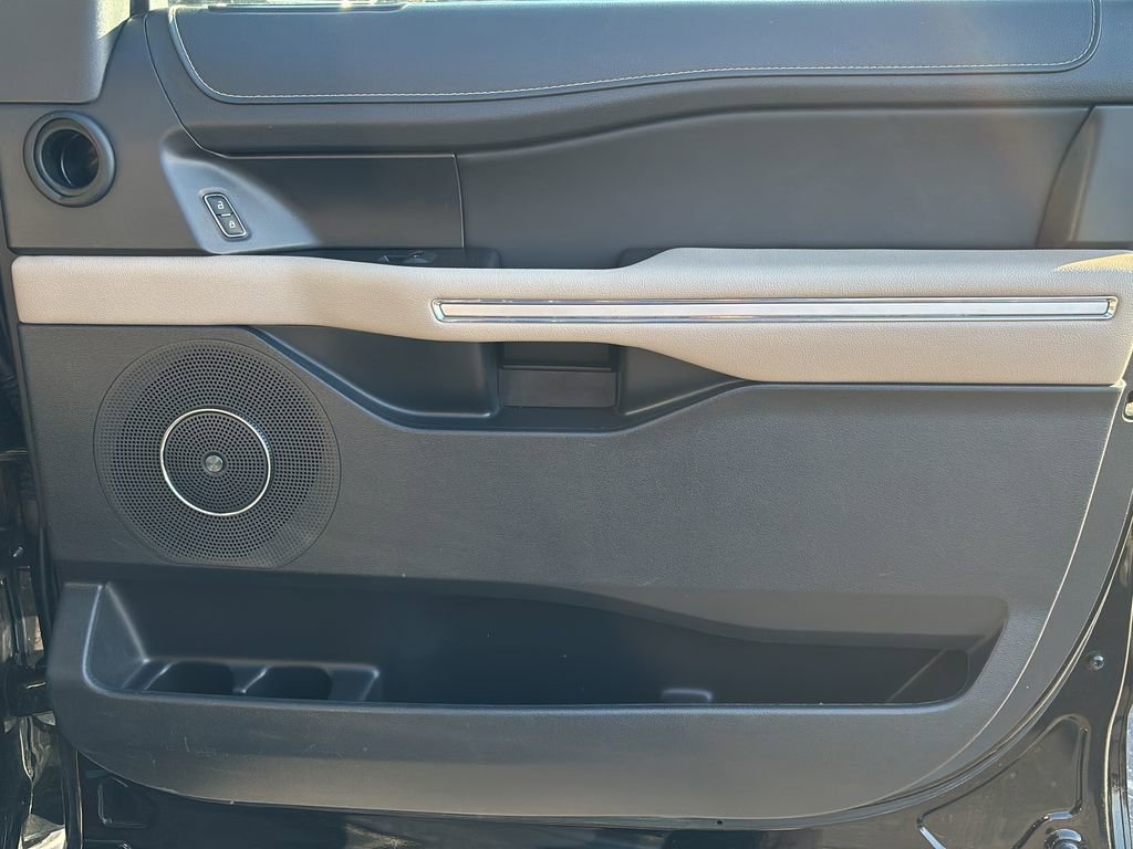 Used 2024 Ford Expedition Limited image 38